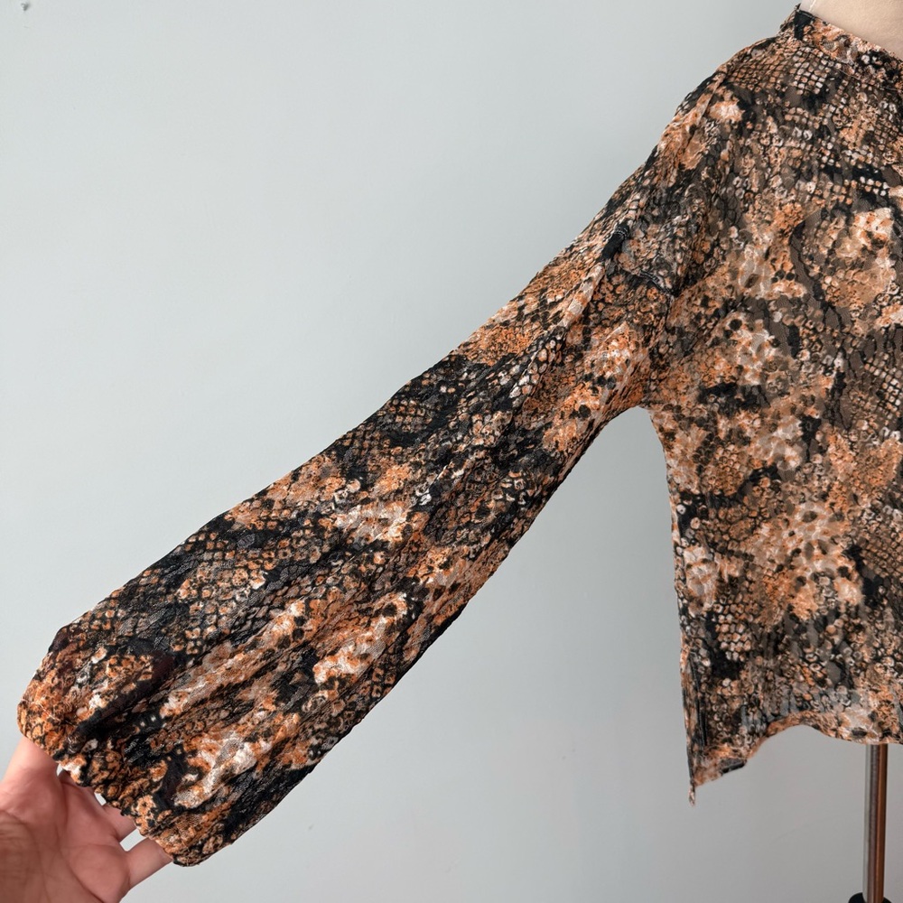 π Free People Sheer Lace Snake Print Oversized Boho Layering Stretch Blouse S - Picture 5 of 13